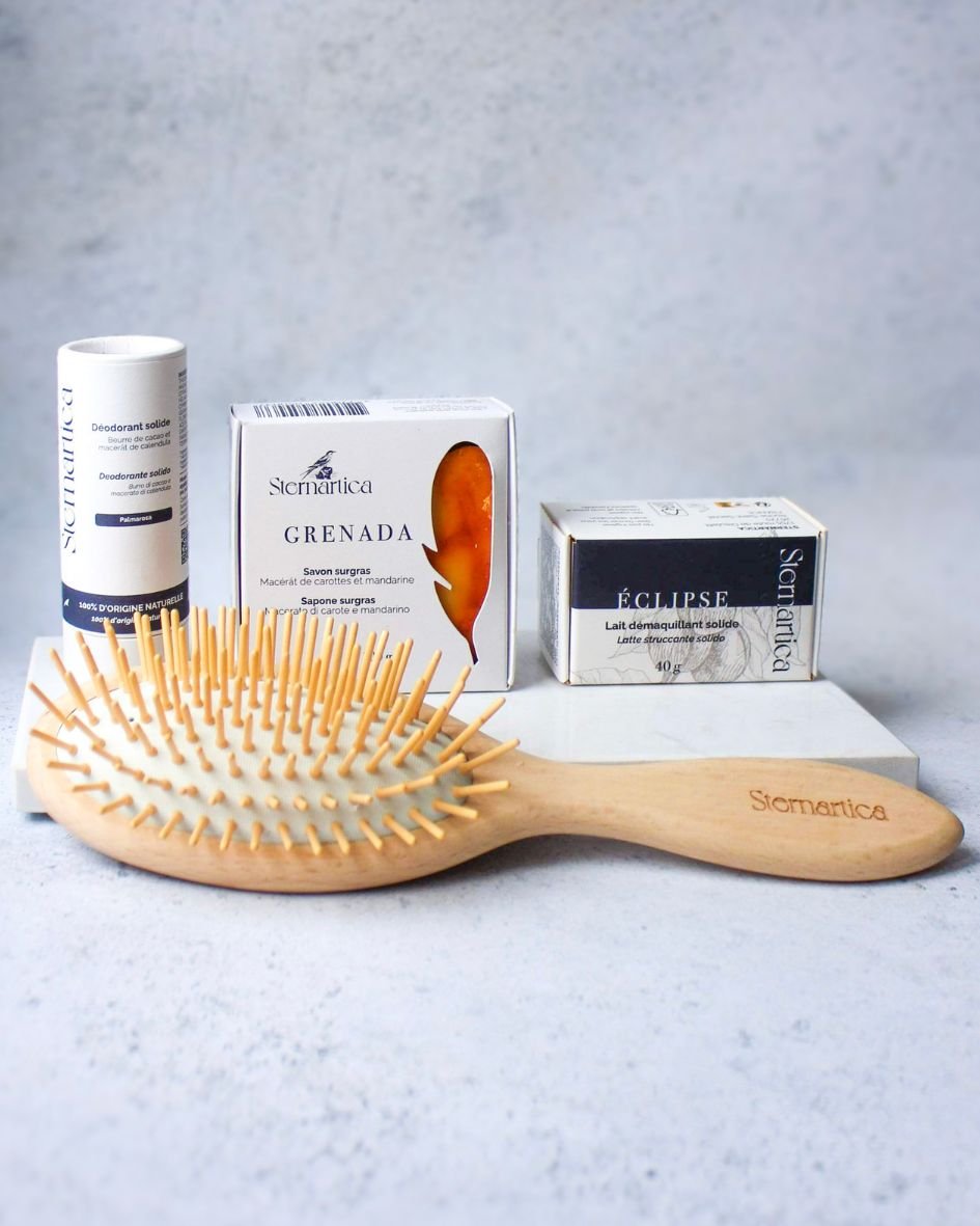 kit "soin complet pour elle" 1 savon + 1 démaquillant + 1 déodorant + 1 brosse